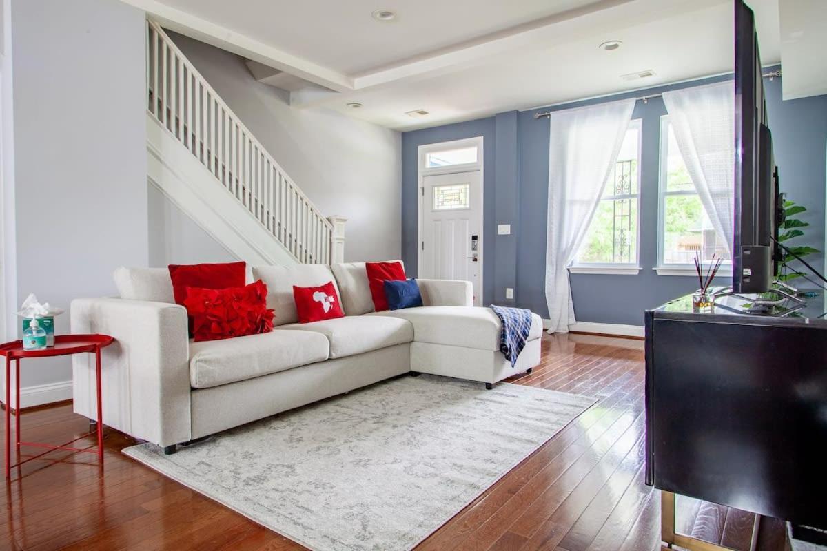 A In One Of Dc's Neighborhoods 4-bedroom Petworth Townhome Holiday home *