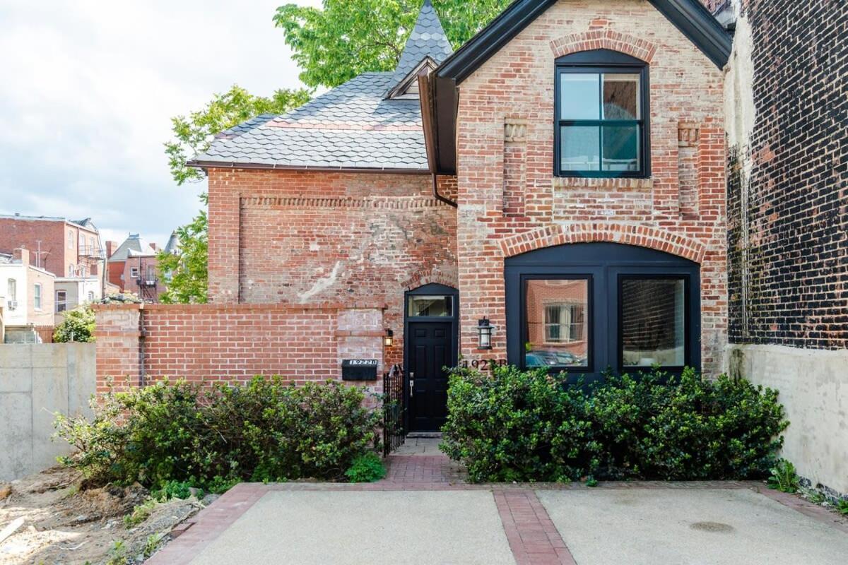 Decompress In The Zen Surroundings Of A Cozy Carriage House Holiday home *