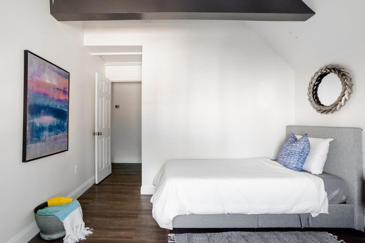 Holiday home Decompress In The Zen Surroundings Of A Cozy Carriage House *