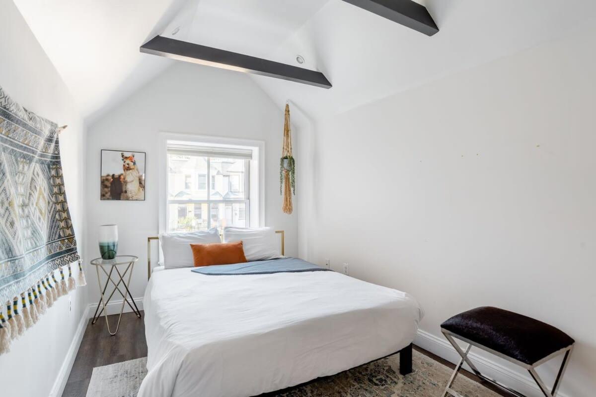 Decompress In The Zen Surroundings Of A Cozy Carriage House Holiday home *