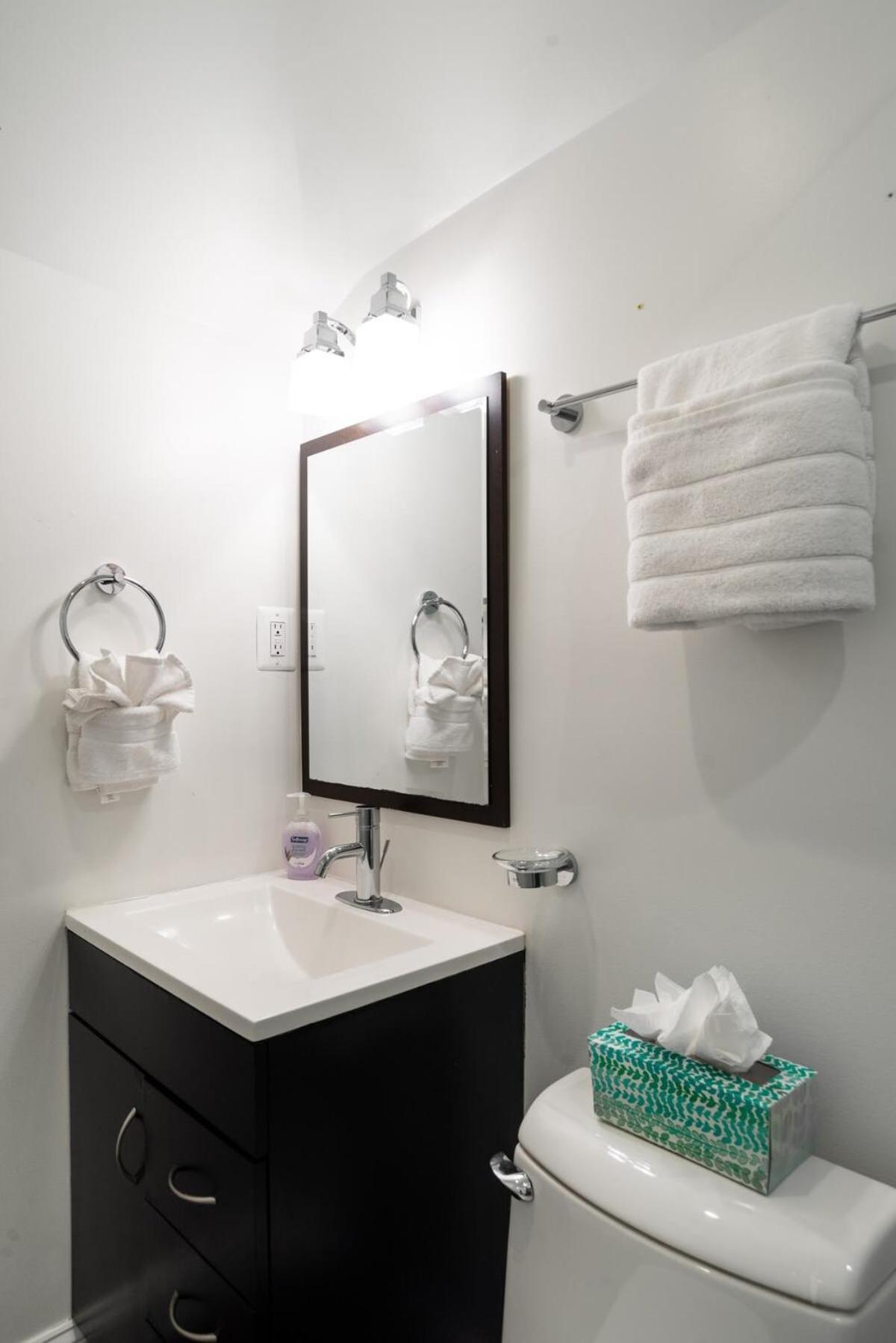Decompress In The Zen Surroundings Of A Cozy Carriage House * Washington
