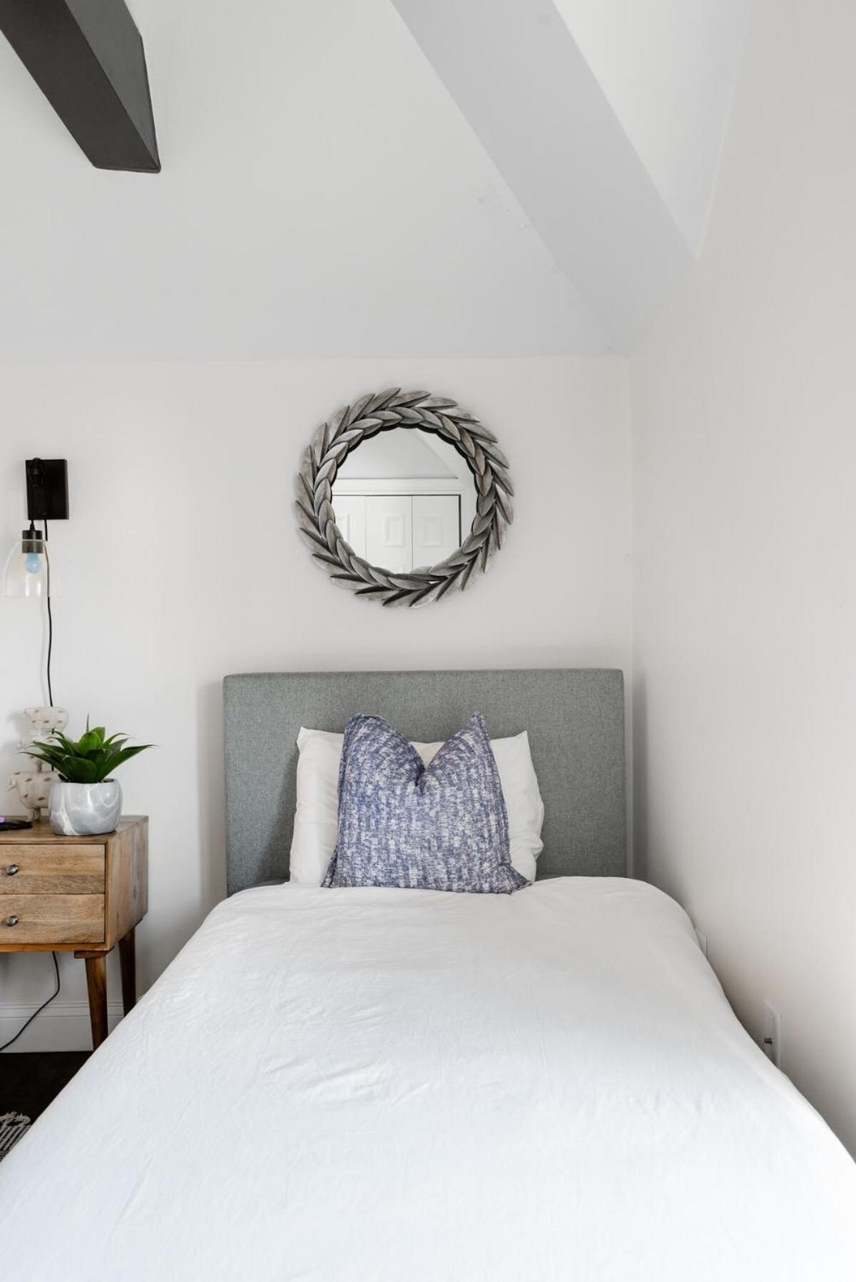 Decompress In The Zen Surroundings Of A Cozy Carriage House