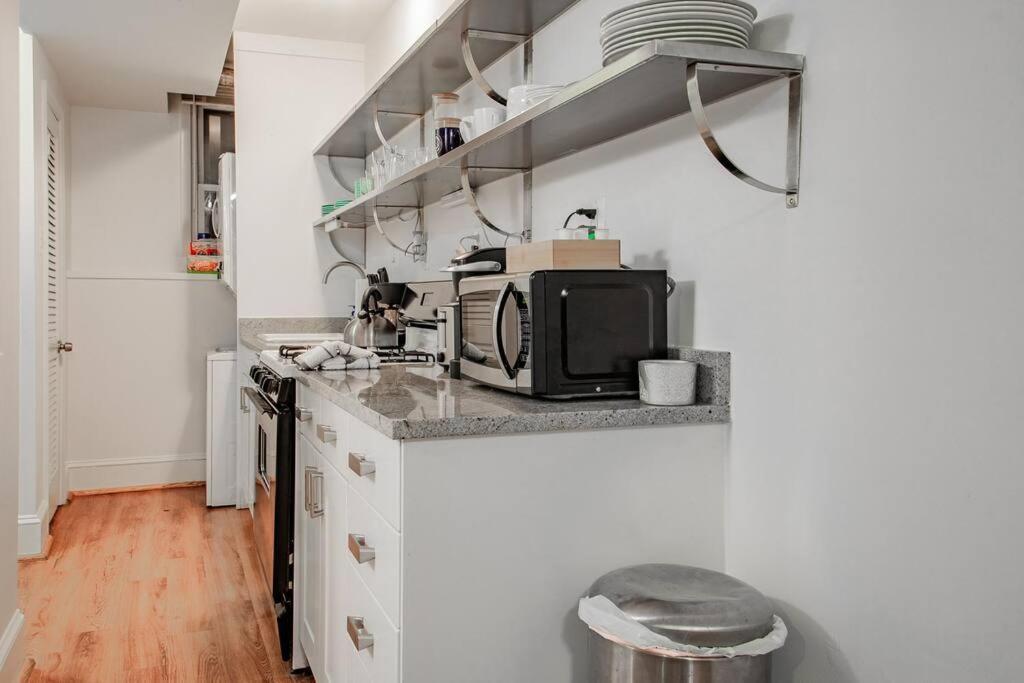 Quaint Dc Private 1-br Walk To Metro-rail Subway Apartment Washington