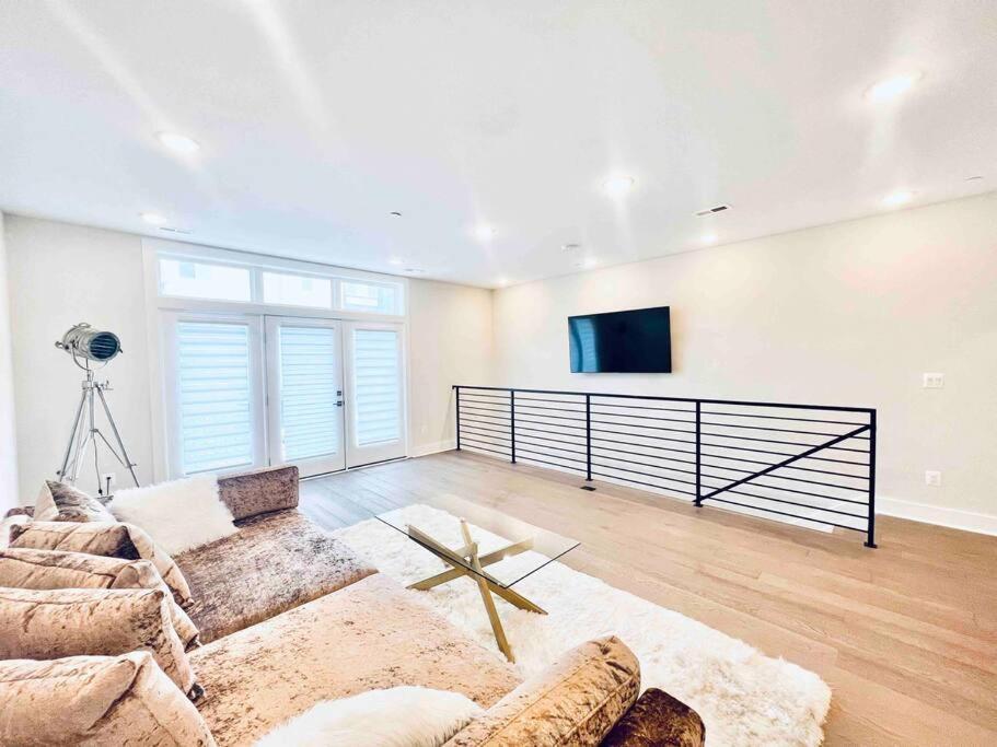 Luxurious Penthouse Private Rooftop H St Corridor Washington