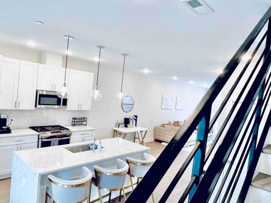 Luxurious Penthouse Private Rooftop H St Corridor Holiday home *