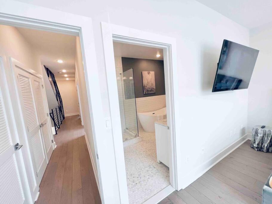 Holiday home Luxurious Penthouse Private Rooftop H St Corridor *
