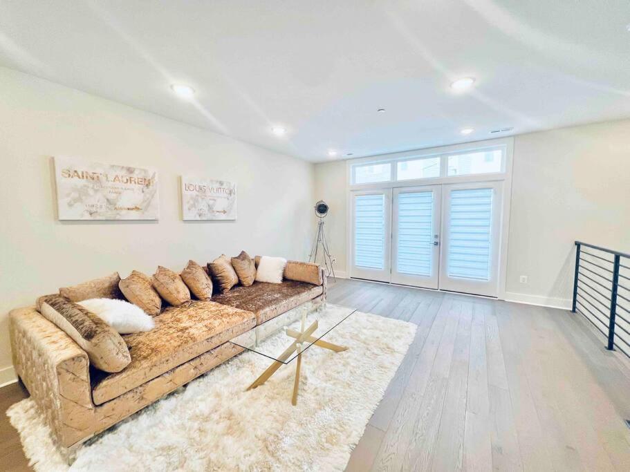 Luxurious Penthouse Private Rooftop H St Corridor Washington