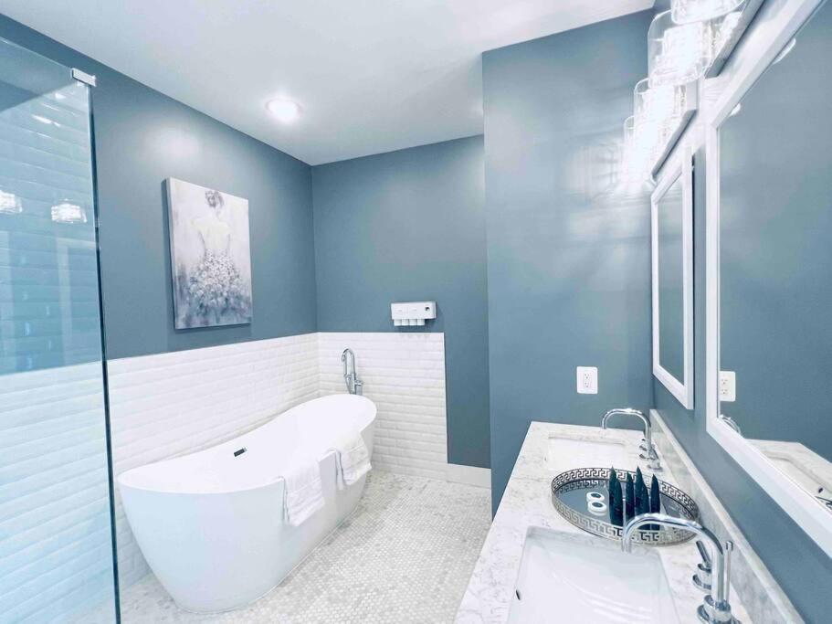 Luxurious Penthouse Private Rooftop H St Corridor Holiday home Washington