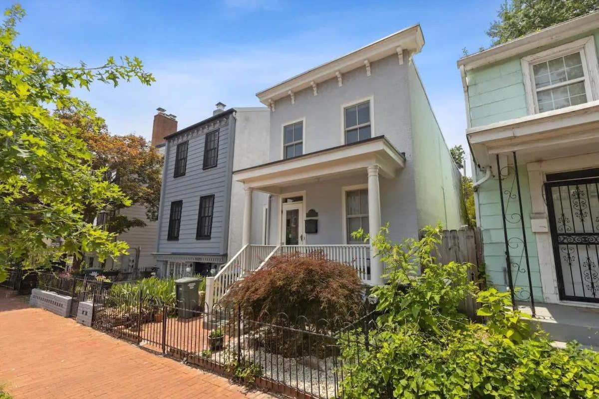 Historic & Modern Capitol Hill 2-br Row Holiday home Washington