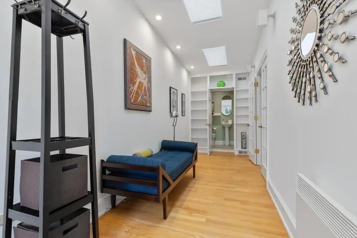Historic & Modern Capitol Hill 2-br Row Holiday home Washington