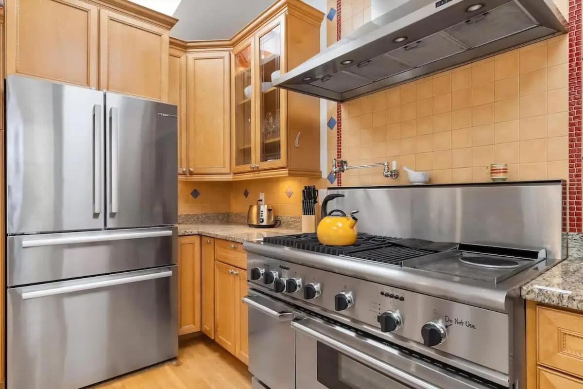 Historic & Modern Capitol Hill 2-br Row * Washington