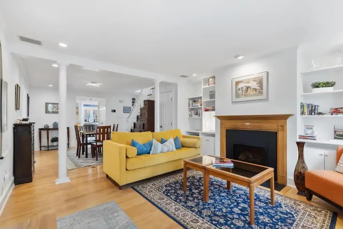 Historic & Modern Capitol Hill 2-br Row