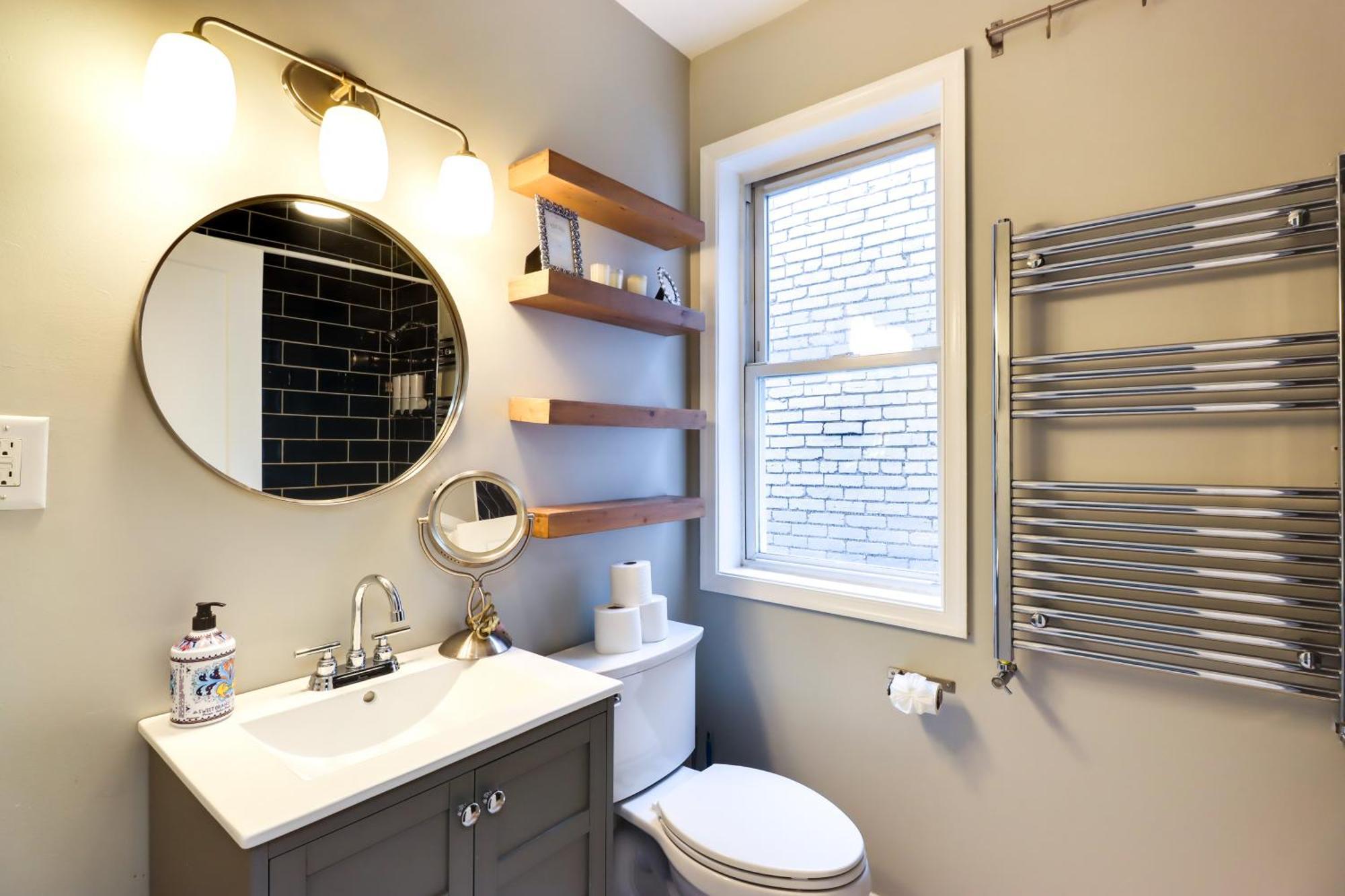Unique Dc Row House Near Historic H Street!