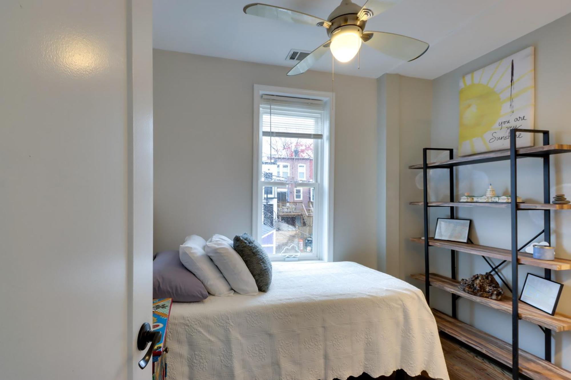 Holiday home Unique Dc Row House Near Historic H Street!