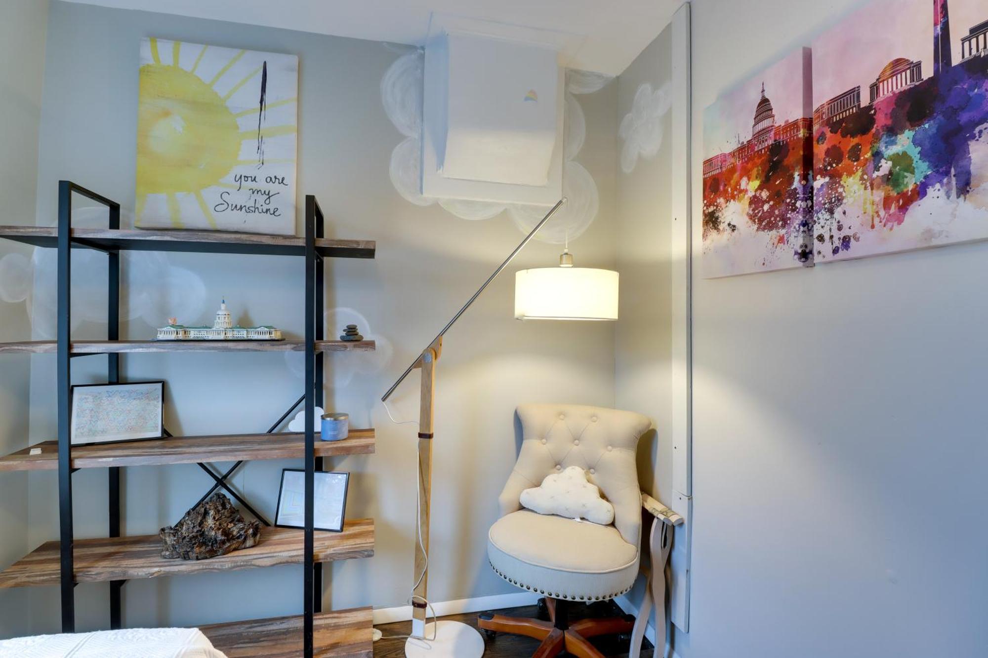 Unique Dc Row House Near Historic H Street! Holiday home Washington