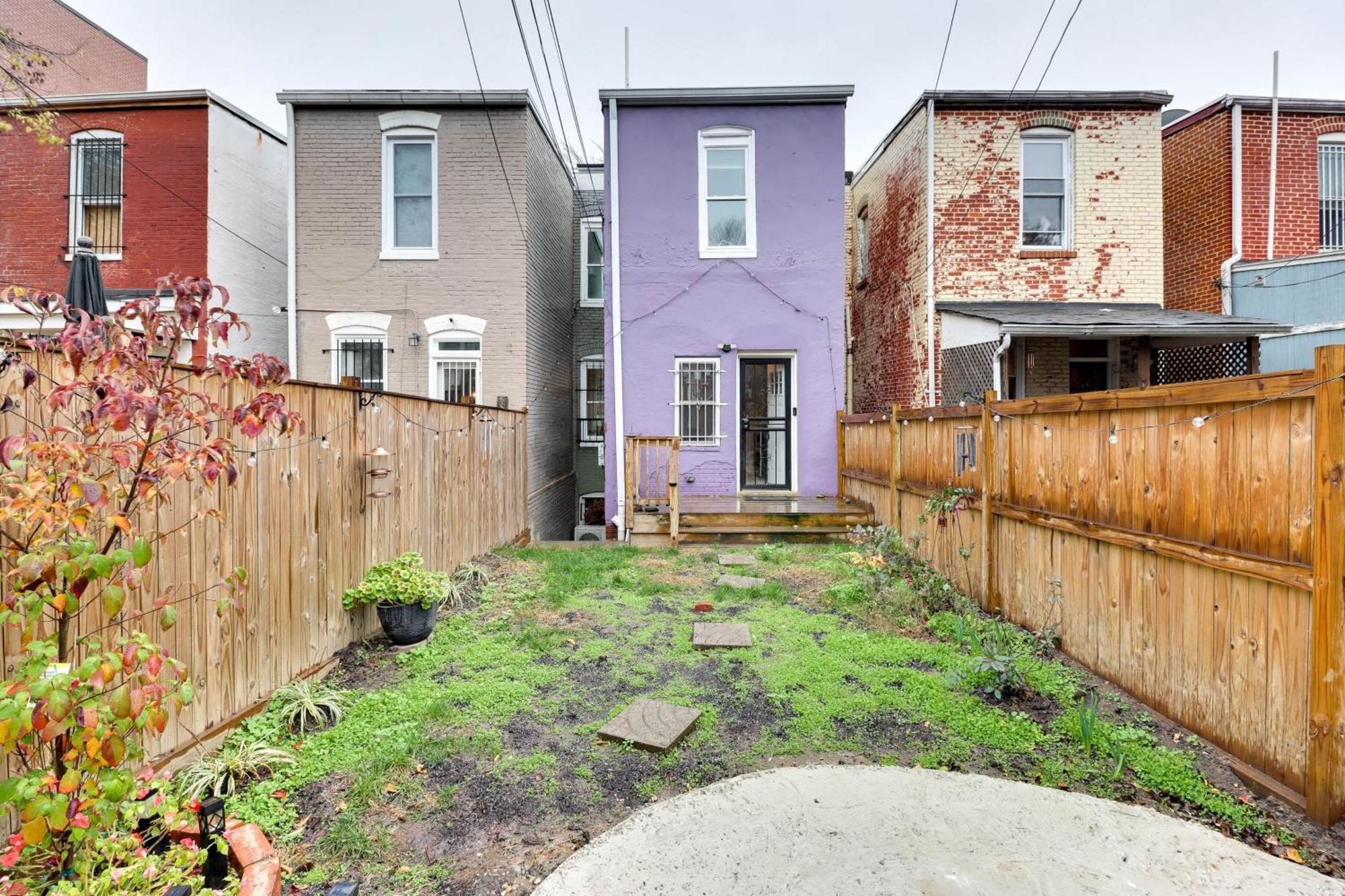 Unique Dc Row House Near Historic H Street! Holiday home