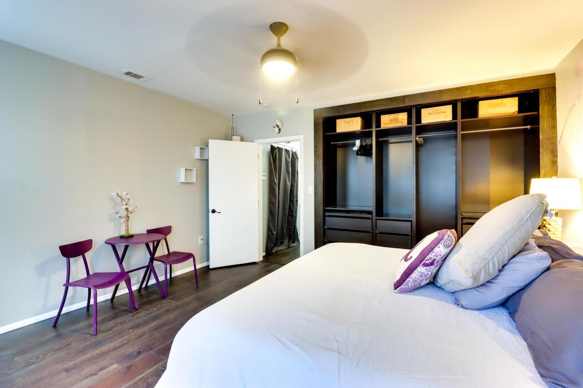 Unique Dc Row House Near Historic H Street! Holiday home Washington