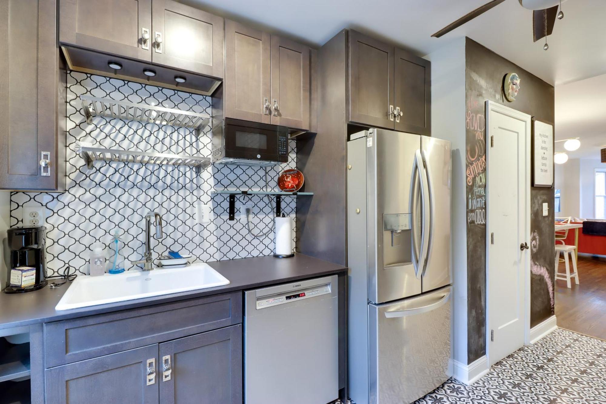 Unique Dc Row House Near Historic H Street!