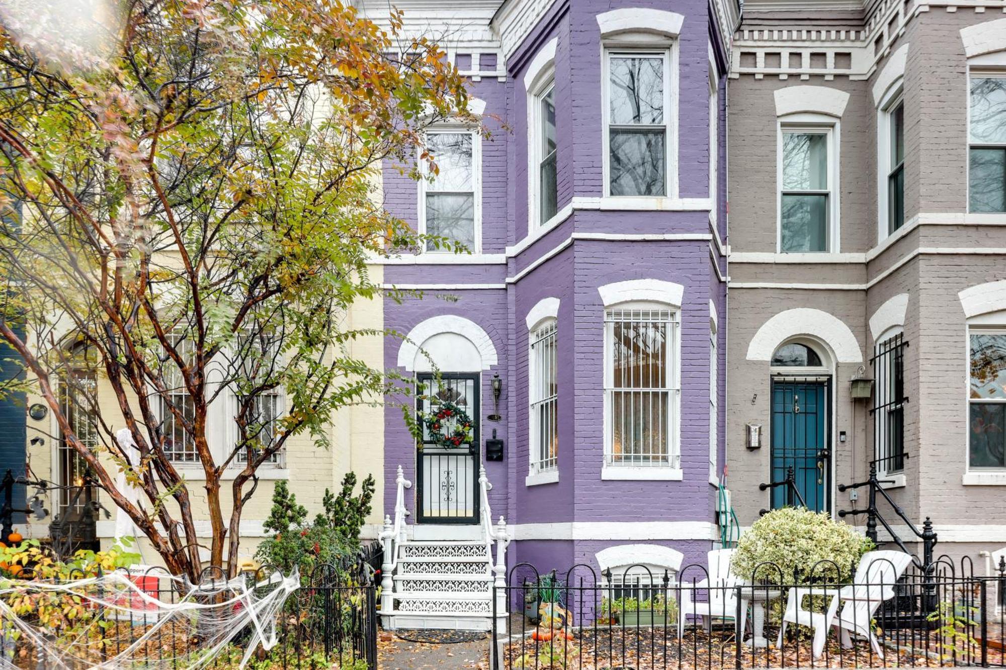 Unique Dc Row House Near Historic H Street! Holiday home