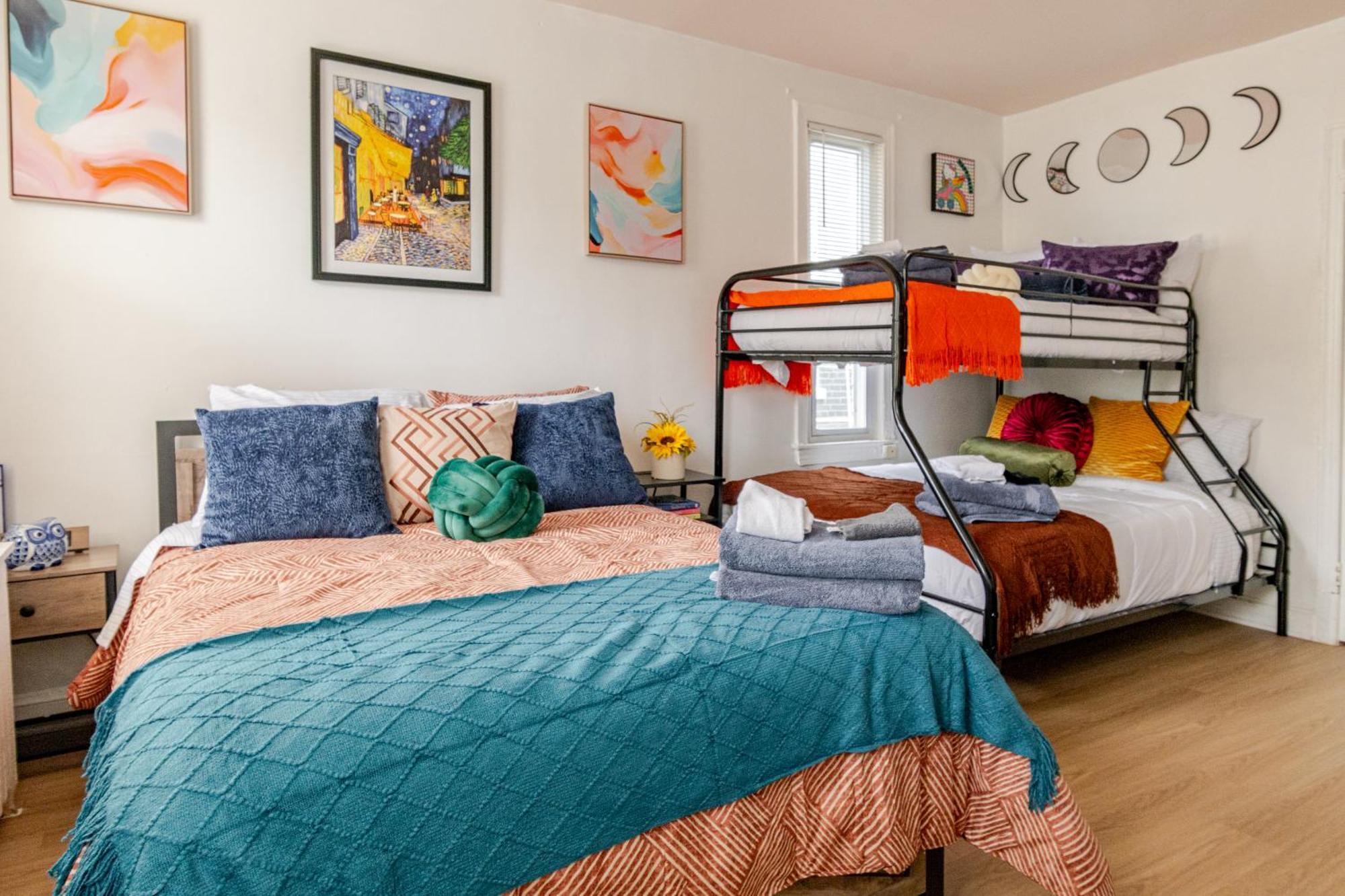 Bright & Cozy 2 Bedroom, 1 Bath, 2 Miles From White House
