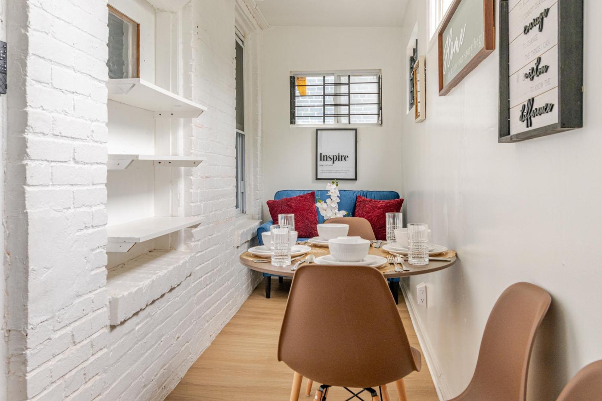 Bright & Cozy 2 Bedroom, 1 Bath, 2 Miles From White House Apartment *