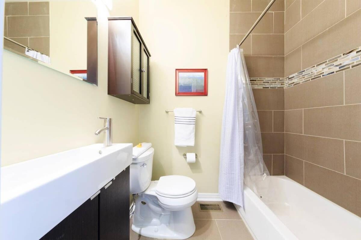 Holiday home Modern Near Capitol Hill - Walk To Metro Subway *