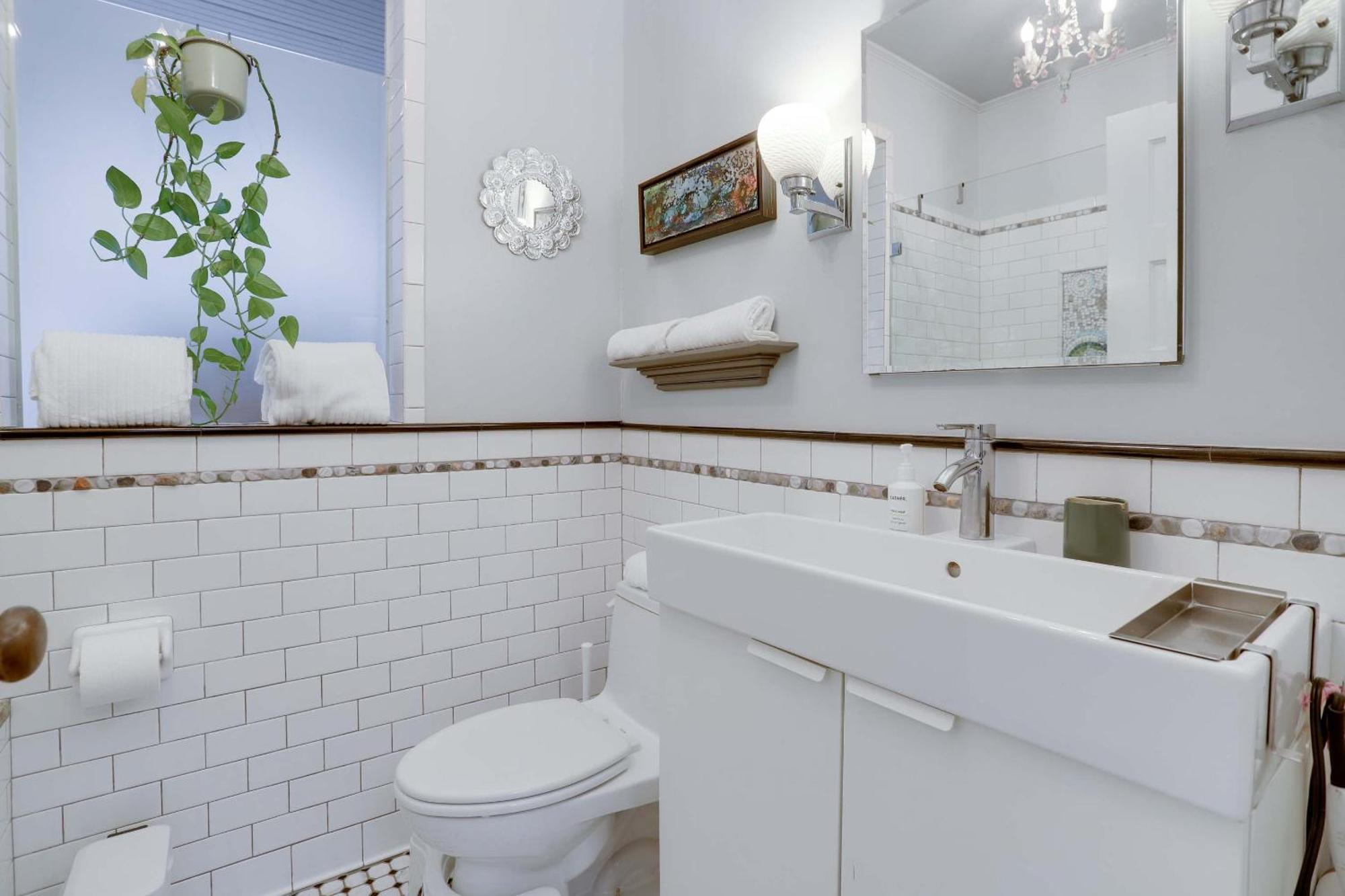 Sojourn Eclectic Capitol Hill Sleeps 4 Washington