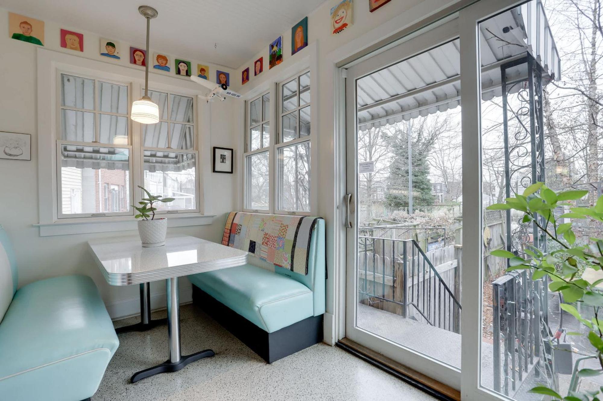 Sojourn Eclectic Capitol Hill Sleeps 4 Apartment Washington