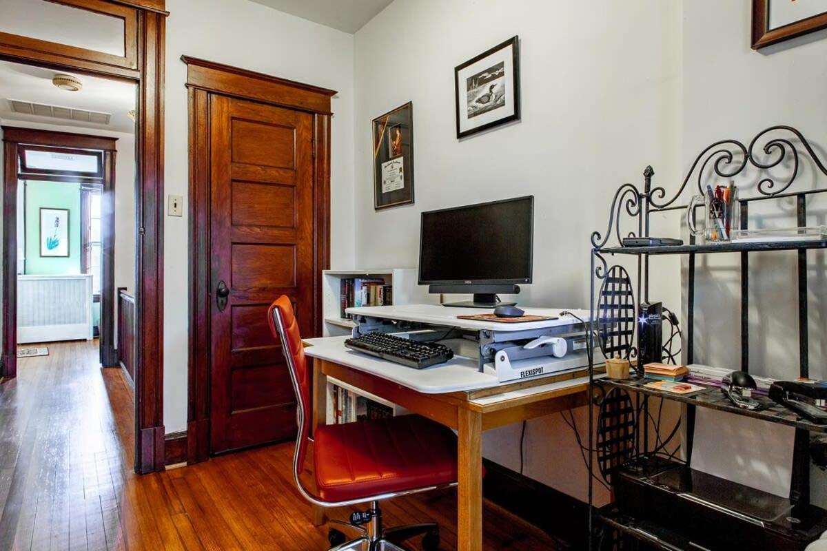 The E St Retreat Lovely 3-br Nestled Between H St & Eastern Market * Washington