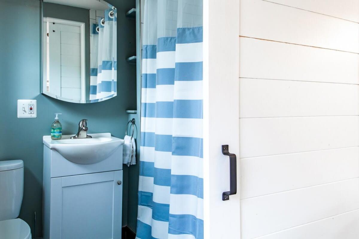 Eastern Market Carriage House Efficiency Privacy Apartment *