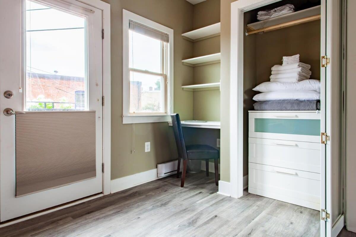 Eastern Market Carriage House Efficiency Privacy Apartment