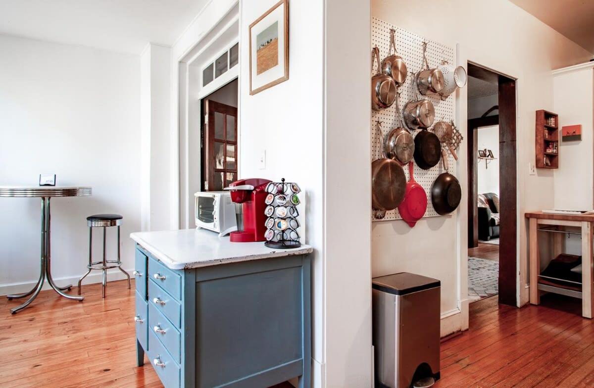 The E St Retreat Lovely 3-br Nestled Between H St & Eastern Market Washington
