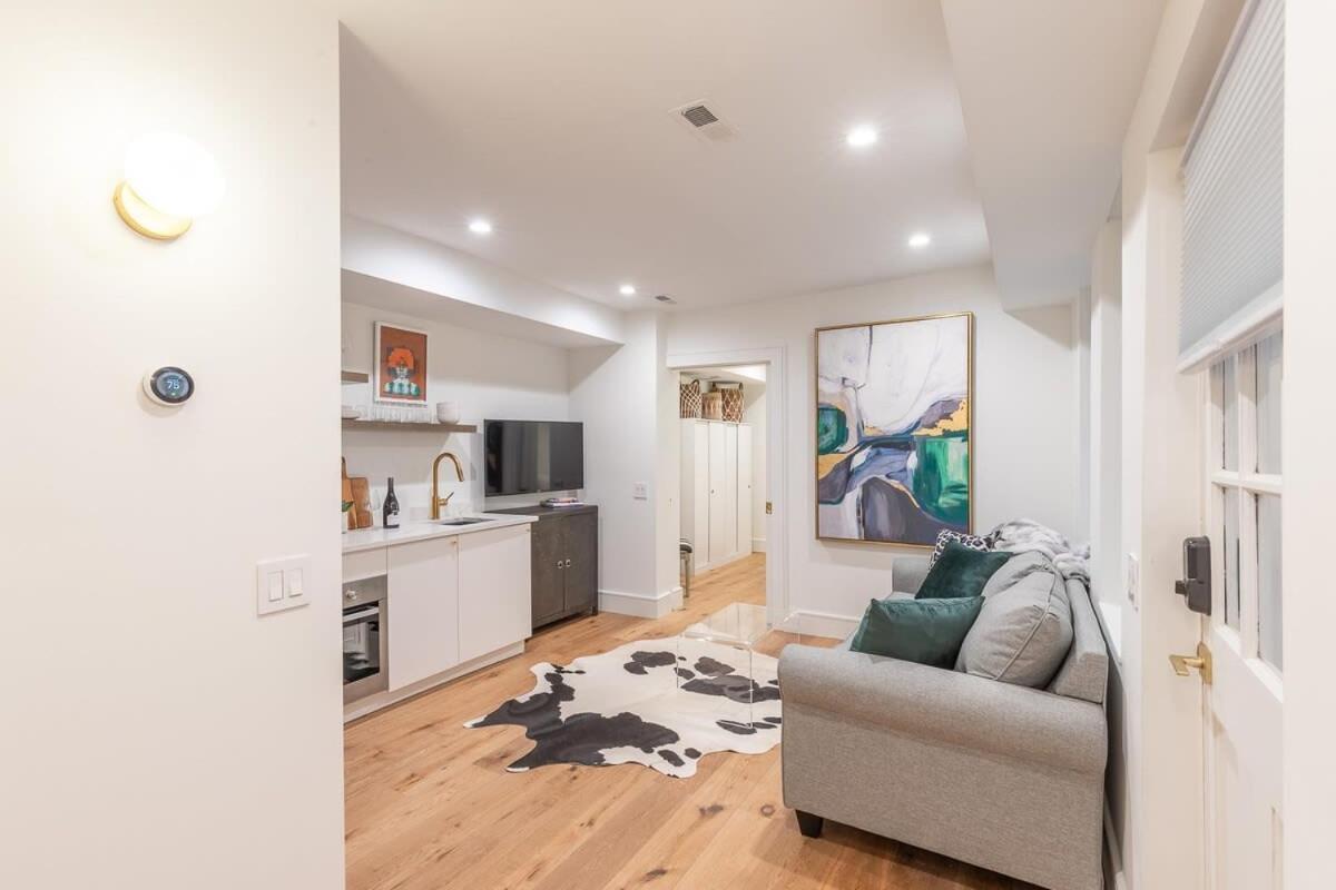 Delightful In The Heart Of Dupont Apartment