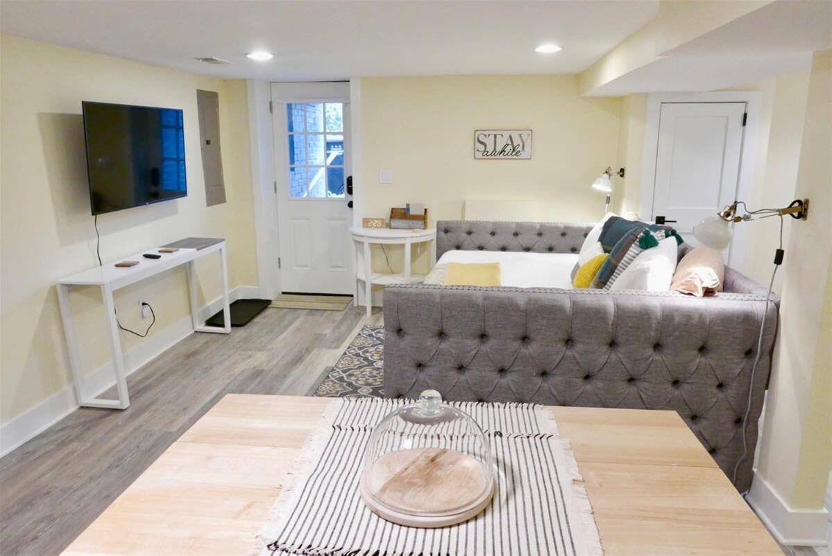 Cozy Industrial Bijou With Parking Apartment *