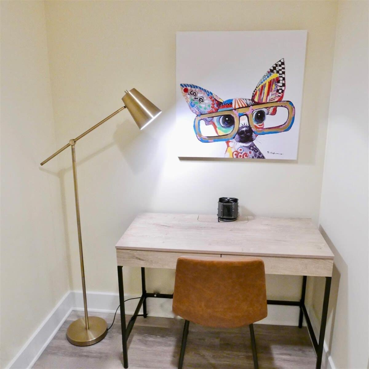 Cozy Industrial Bijou With Parking Apartment Washington