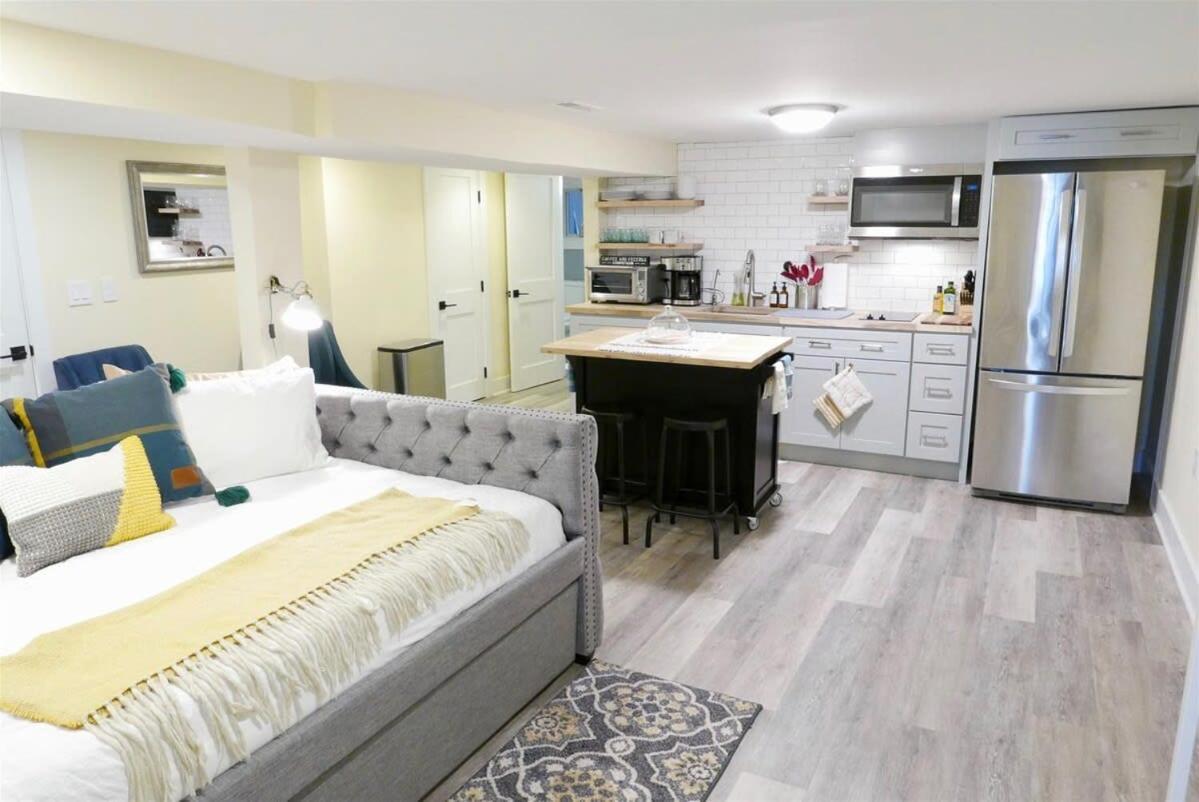 Cozy Industrial Bijou With Parking