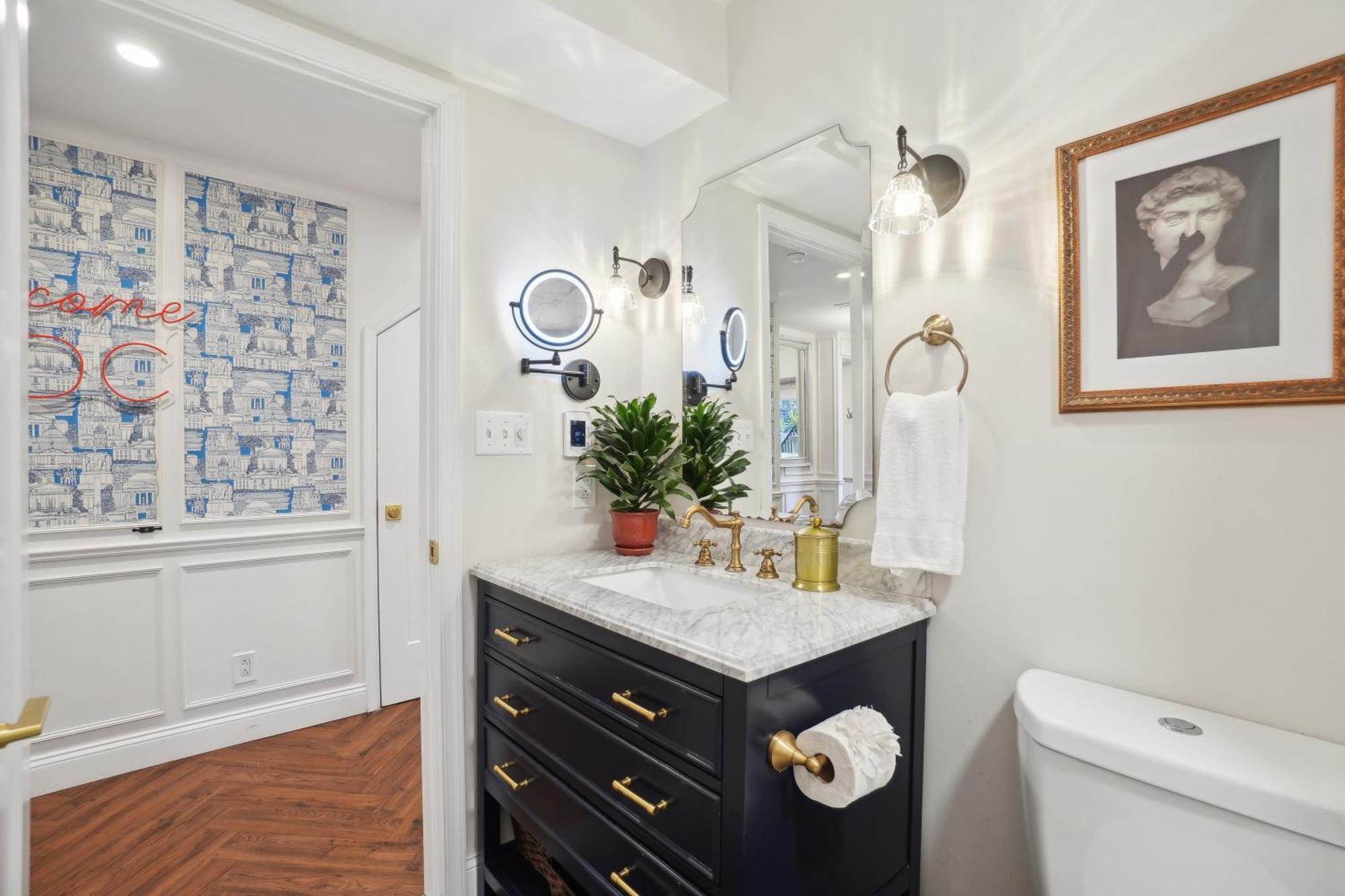 Bed & Breakfast Family-friendly Capitol Hill With Free Parking & Close Metro Access