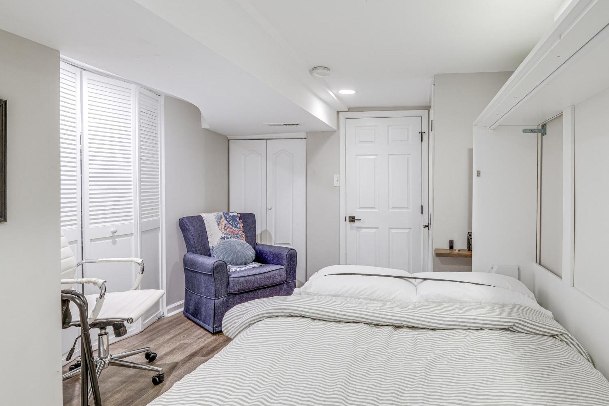 Apartment Walkable Location Modern Dc With Yard Access! *