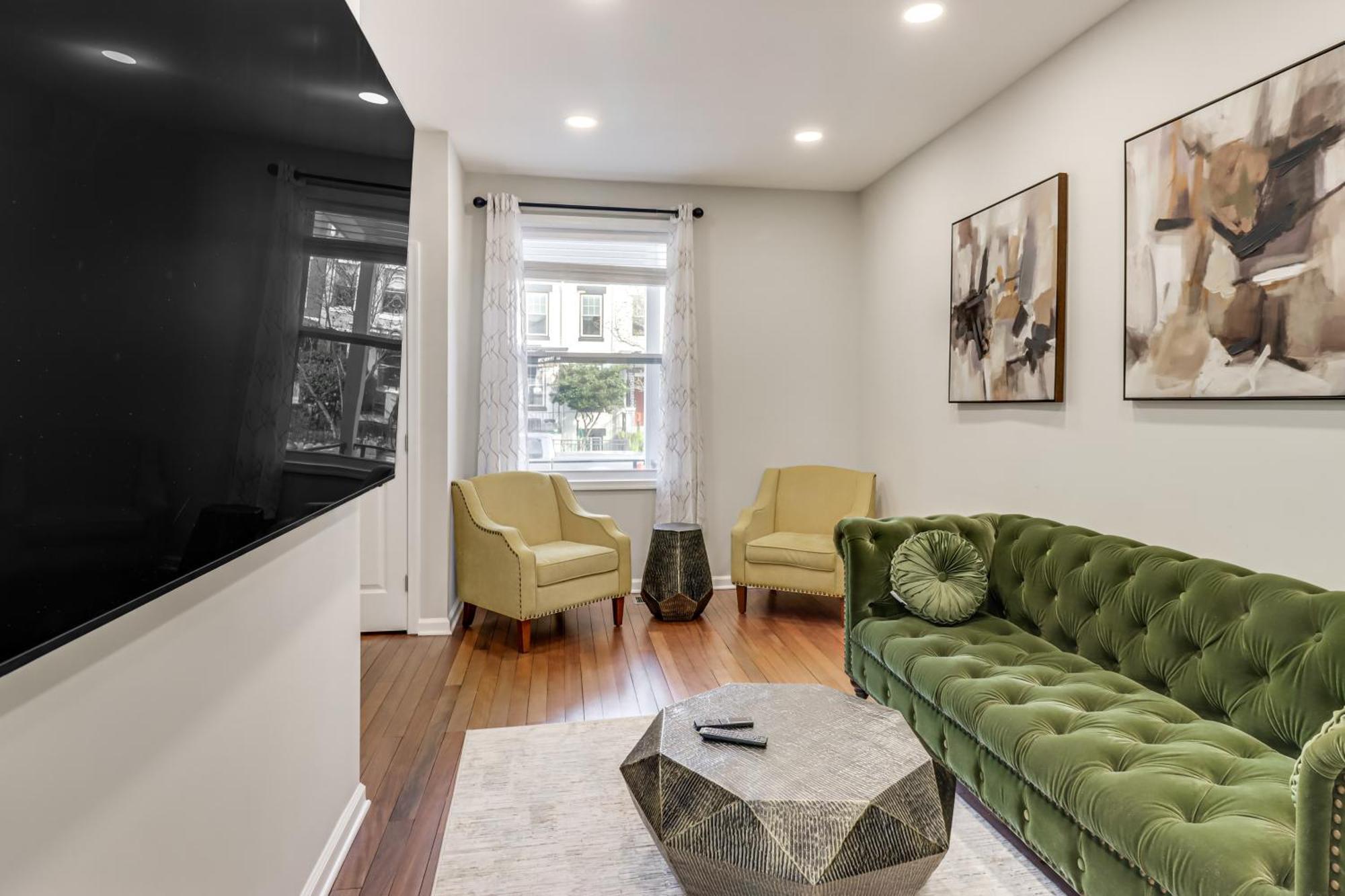 Less Than 1 Mi To Howard Townhome With Deck * Washington