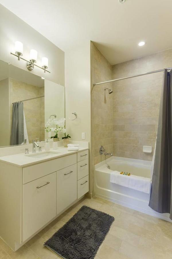 Apartment Two Bedroom On H Street