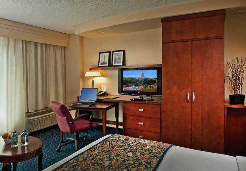 Hotel Courtyard By Marriott Capitol Hill/navy Yard 3*