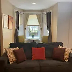 Central Victorian 1-Bed Getaway- National Mall
