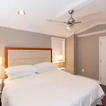 Three Br 2.5 Bath W/ Parking Spot & Deck Near Metr