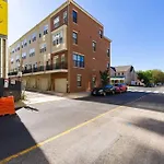 Modern Lux 4 Bedroom Garage Parking