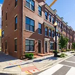 Modern Lux 4 Bedroom Garage Parking