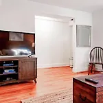 Quaint Dc Private 1-Br Walk To Metro-Rail Subway