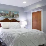 Delightful 1-Br Accommodations Nearby Metro
