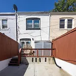 Charming 2Br Townhouse With Patio & Parking In Dc