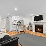 Ideally Located Urban Oasis Free Parking