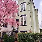 Charming And Historic Apartment In Capitol Hill